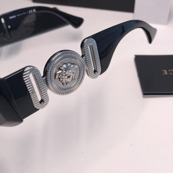 New Authentic Versace VE4425U Black Frame Grey Mirror Silver Lenses Sunglass - Picture 4 of 12